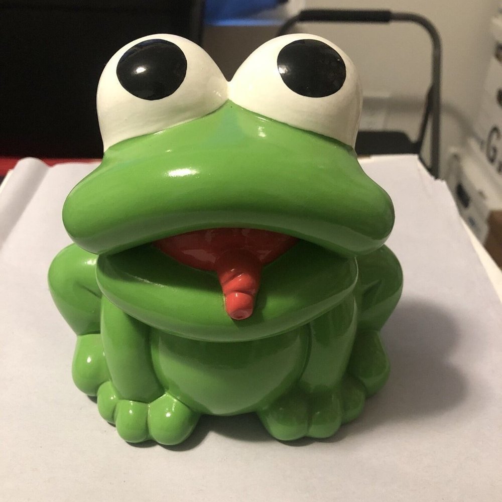 Egan - Balloon Frog (Green) - BL18RA/3 CERAMIC FIGURINE RED TONGUE MADE IN ITALY